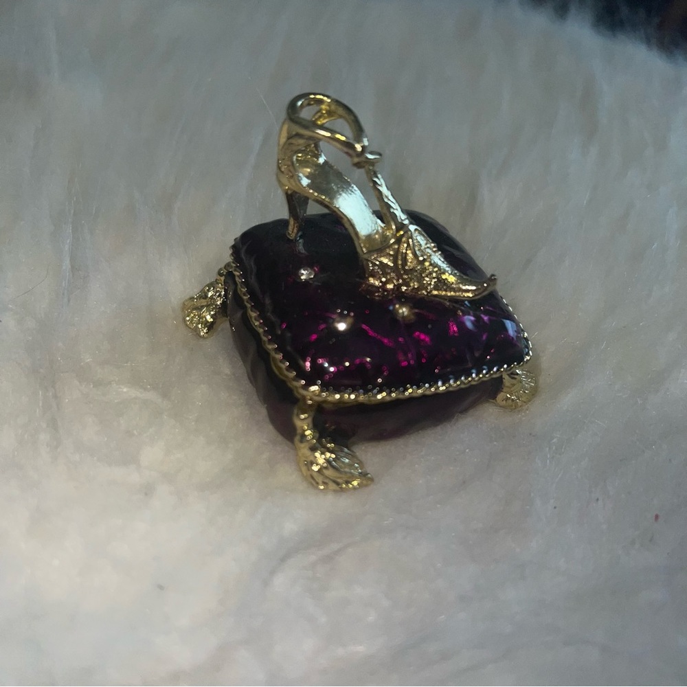 Ring holder decor